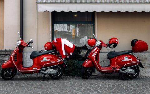 gardameer vespa rijden italie